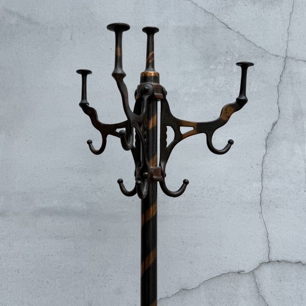 画像4: VINTAGE ANTIQUE COAT RACK JAPANNED ヴィンテージ アンティーク コートラック クロージングラック ハンガーラック ジャパンド / コレクタブル ディスプレイ ジャパンフィニッシュ 家具 服屋 店舗 什器 アメリカ (4)
