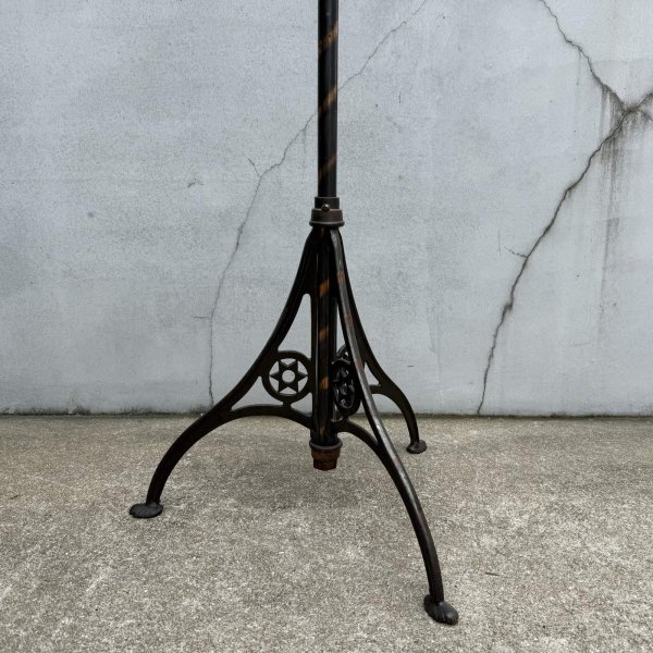 画像10: VINTAGE ANTIQUE COAT RACK JAPANNED ヴィンテージ アンティーク コートラック クロージングラック ハンガーラック ジャパンド / コレクタブル ディスプレイ ジャパンフィニッシュ 家具 服屋 店舗 什器 アメリカ (10)