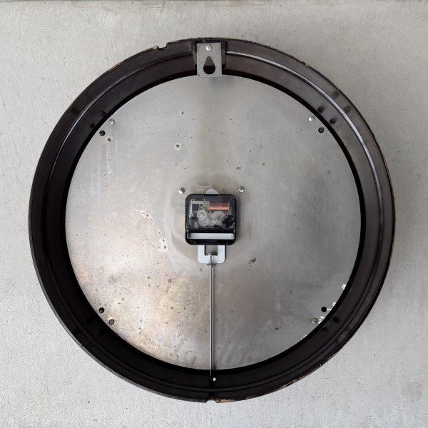 画像2: VINTAGE ANTIQUE WALL CLOCK GENERAL ELECRIC TELECHRON ヴィンテージ アンティーク ウォールクロック ゼネラルエレクトリック GE テレクロン 壁掛け時計 / スクールクロック ベークライト 丸型 茶色 店舗什器 アメリカ (2)