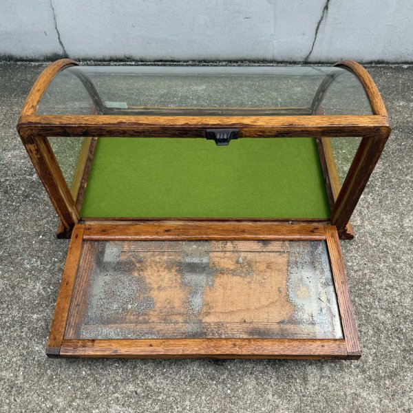 画像6: VINTAGE ANTIQUE CURVED GLASS SHOWCASE ヴィンテージアンティーク カーブガラス ショーケース ガラスケース / ディスプレイケース ラウンドガラス カウンターケース ウッド 木製 店舗什器 アメリカ (6)