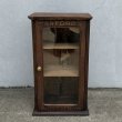 画像2: VINTAGE ANTIQUE WOODEN SHOWCASE ヴィンテージアンティーク ショーケース ガラスケース / ディスプレイケース カウンターケース ウッド 木製 卓上 薬屋 店舗什器 アメリカ (2)