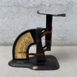 画像2: VINTAGE ANTIQUE JAPANNED THE GEM POSTAL SCALE ヴィンテージ アンティーク ジャパンド ジャパンカラー ポスタルスケール 量り オブジェ / コレクタブル ディスプレイ 秤 置物 箱付き アメリカ (2)