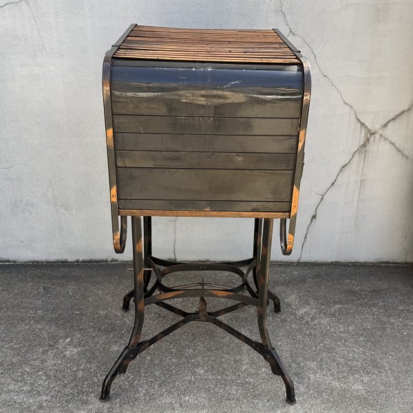 画像4: VINTAGE ANTIQUE TOLEDO UHL STEEL TABLE JAPANNED ヴィンテージ アンティーク トレド タイプライターテーブル ジャパンド ジャパンフィニッシュ / ジャパンカラー ディスプレイ 棚 家具 アイアン 店舗什器 アメリカ (4)