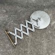 画像2: VINTAGE ANTIQUE SHAVING MIRROR SCISSOR ARM ヴィンテージ アンティーク 鏡 ウォールミラー シェービングミラー シザーアーム 壁付けミラー / インテリア 雑貨 店舗什器 美容室 アメリカ (2)