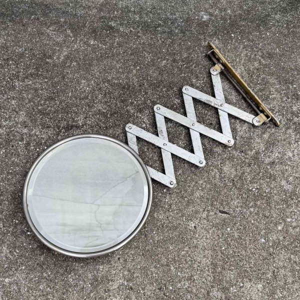 画像1: VINTAGE ANTIQUE SHAVING MIRROR SCISSOR ARM ヴィンテージ アンティーク 鏡 ウォールミラー シェービングミラー シザーアーム 壁付けミラー / インテリア 雑貨 店舗什器 美容室 アメリカ (1)