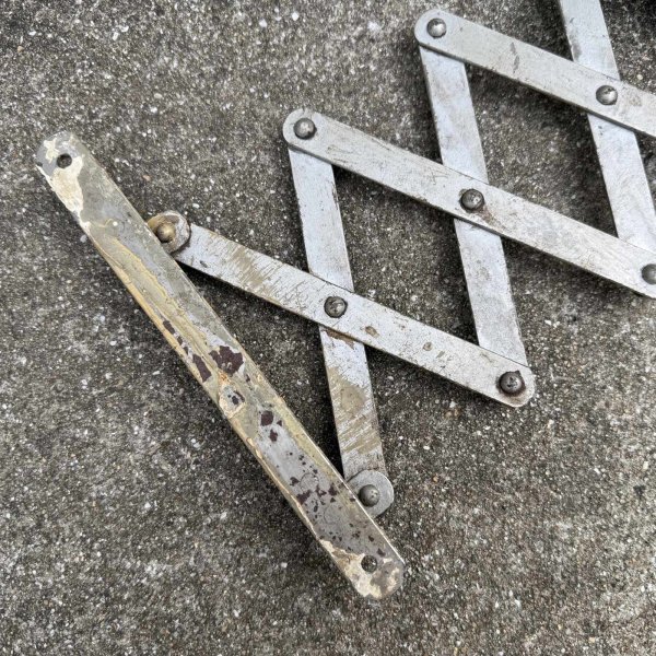 画像9: VINTAGE ANTIQUE SHAVING MIRROR SCISSOR ARM ヴィンテージ アンティーク 鏡 ウォールミラー シェービングミラー シザーアーム 壁付けミラー / インテリア 雑貨 店舗什器 美容室 アメリカ (9)