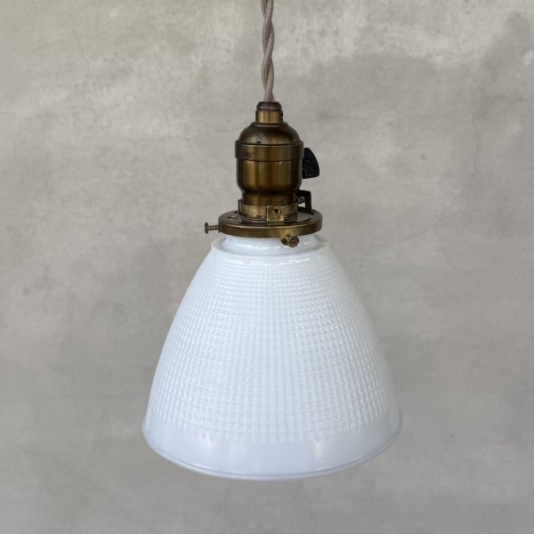 画像1: VINTAGE ANTIQUE LAMP ヴィンテージ アンティーク 吊り下げランプ 天井照明 / シーリングライト ペンダントライト ミルクガラス ガラスシェード E26 店舗什器 アメリカ (2) (1)