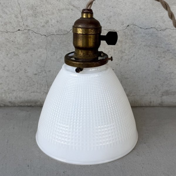 画像2: VINTAGE ANTIQUE LAMP ヴィンテージ アンティーク 吊り下げランプ 天井照明 / シーリングライト ペンダントライト ミルクガラス ガラスシェード E26 店舗什器 アメリカ (3) (2)