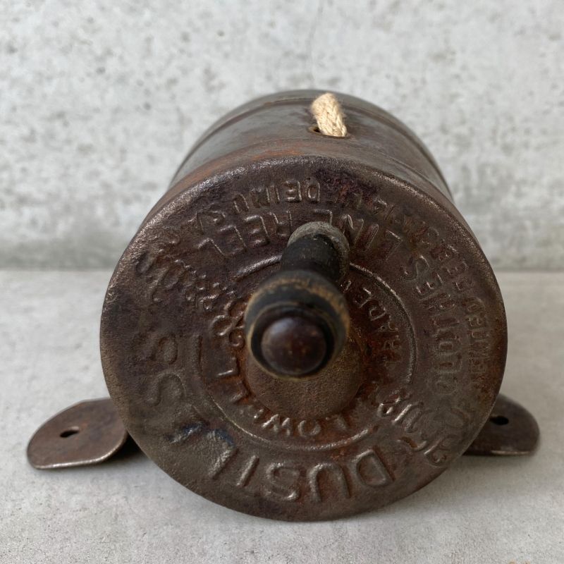 VINTAGE ANTIQUE DUSTLESS WOOD HANDLE CLOTHES LINE REEL